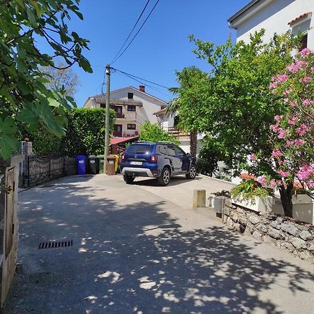 Apartments Kamelija Malinska Bagian luar foto