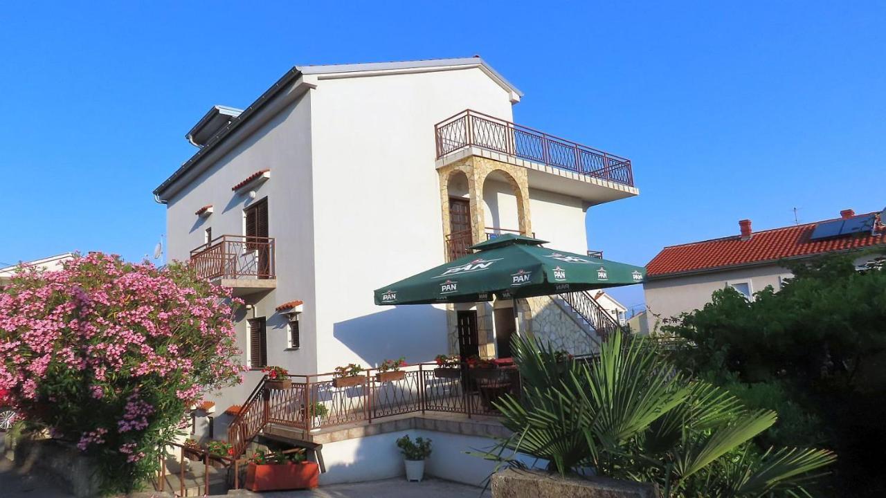 Apartments Kamelija Malinska Bagian luar foto