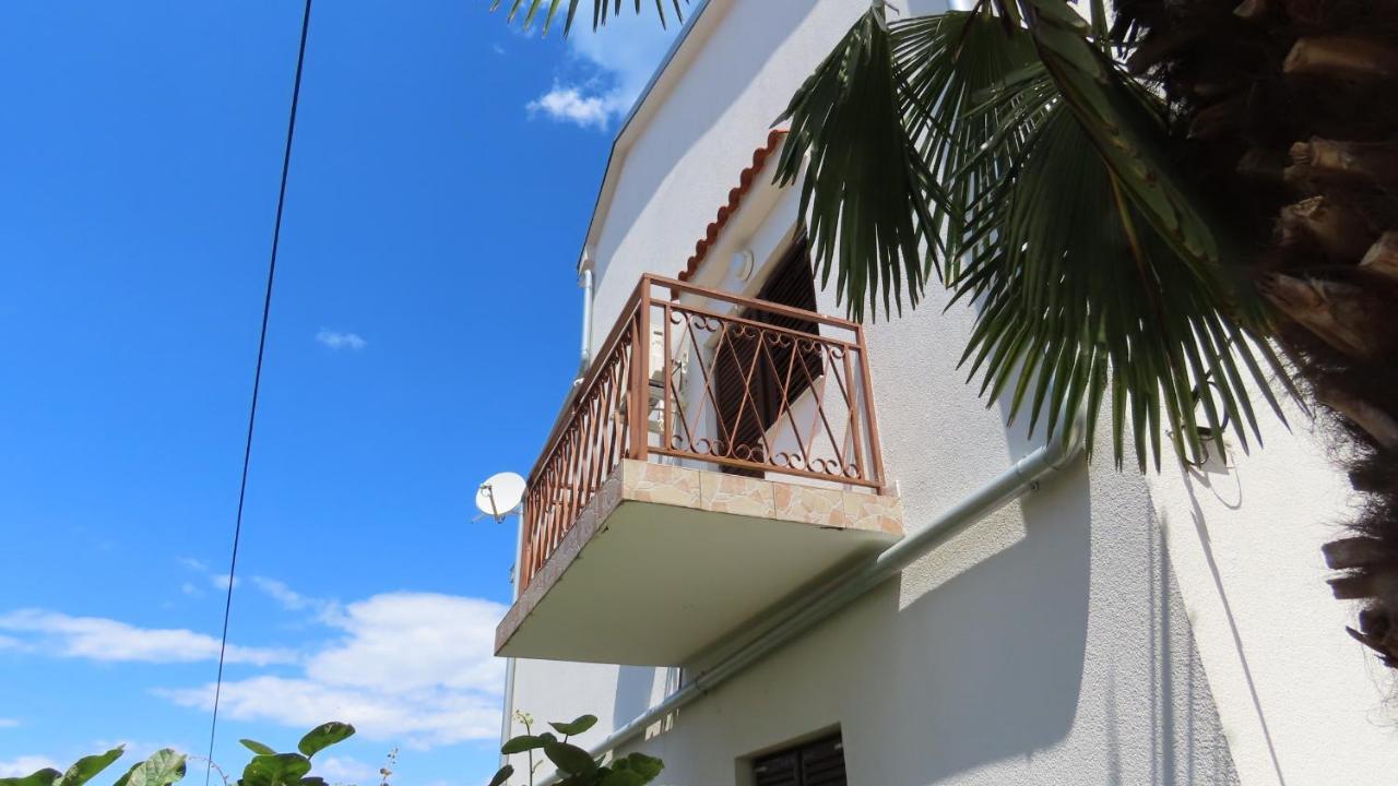 Apartments Kamelija Malinska Bagian luar foto