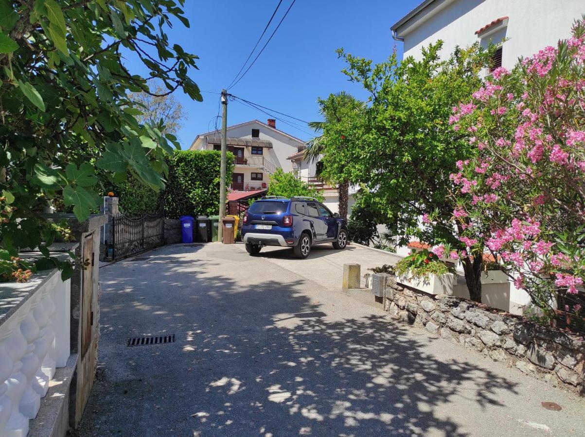 Apartments Kamelija Malinska Bagian luar foto